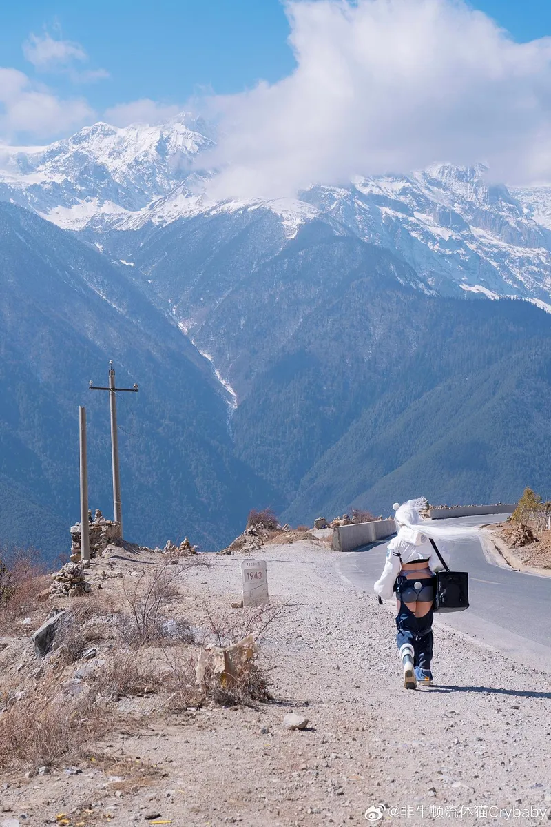 《明日方舟》极光Cosplay展示