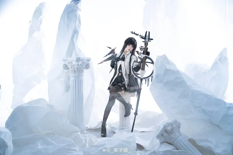 《明日方舟》阿尔图罗cosplay展示