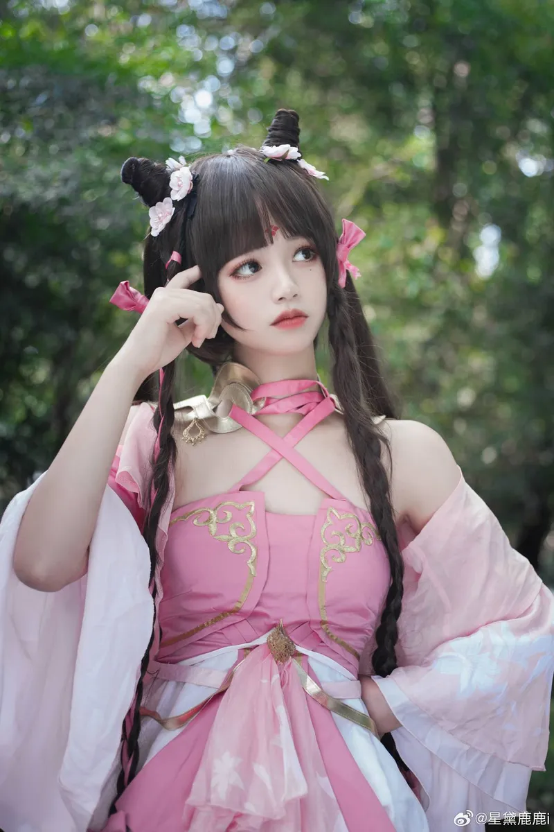 《剑网3》秀萝Cosplay展示