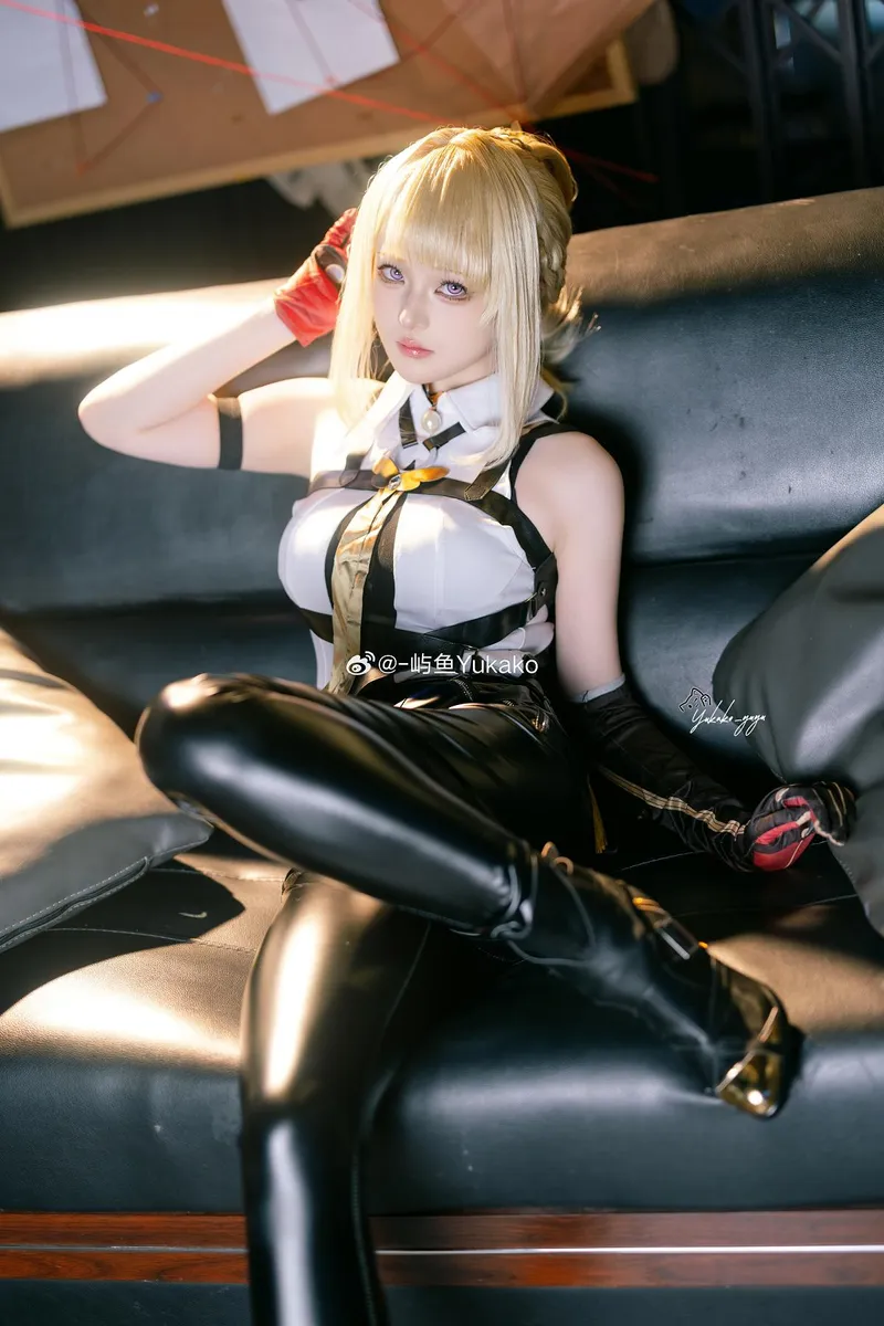 《绝区零》伊芙琳Cosplay展示