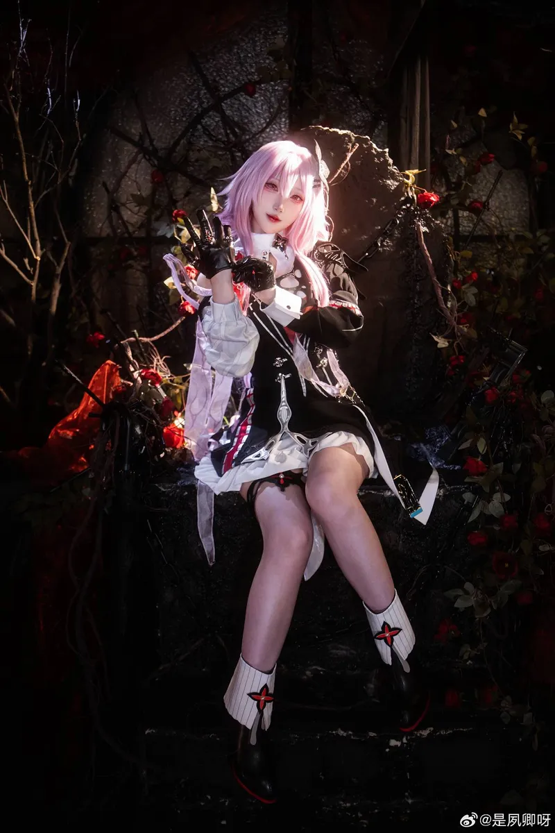 《崩坏星穹铁道》长夜月cosplay展示