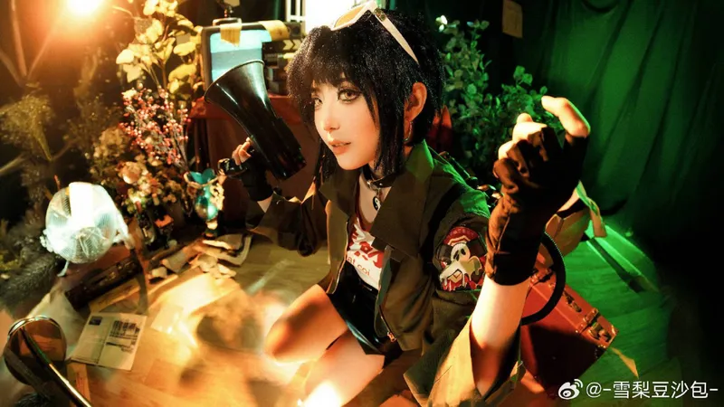 《重返未来1999》泥鯭的士cosplay展示