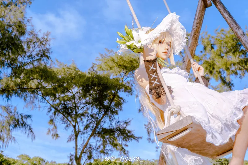 《明日方舟》夜莺Cosplay展示