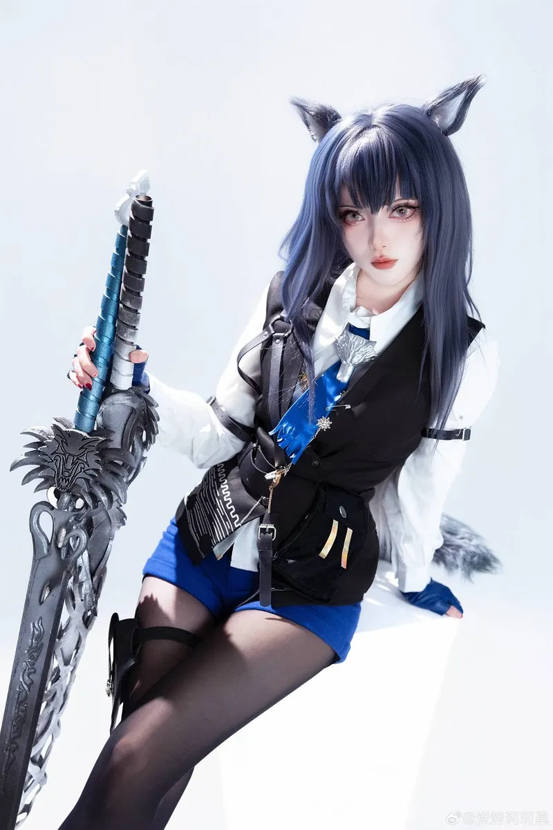 《明日方舟》德克萨斯cosplay展示