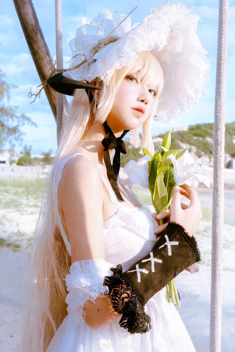 《明日方舟》夜莺Cosplay展示