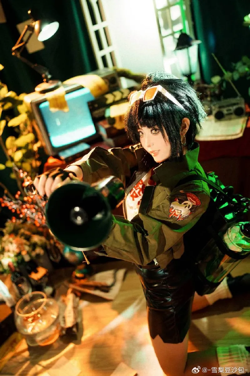 《重返未来1999》泥鯭的士cosplay展示
