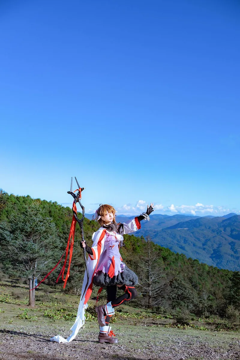 《明日方舟》艾雅法拉cosplay展示