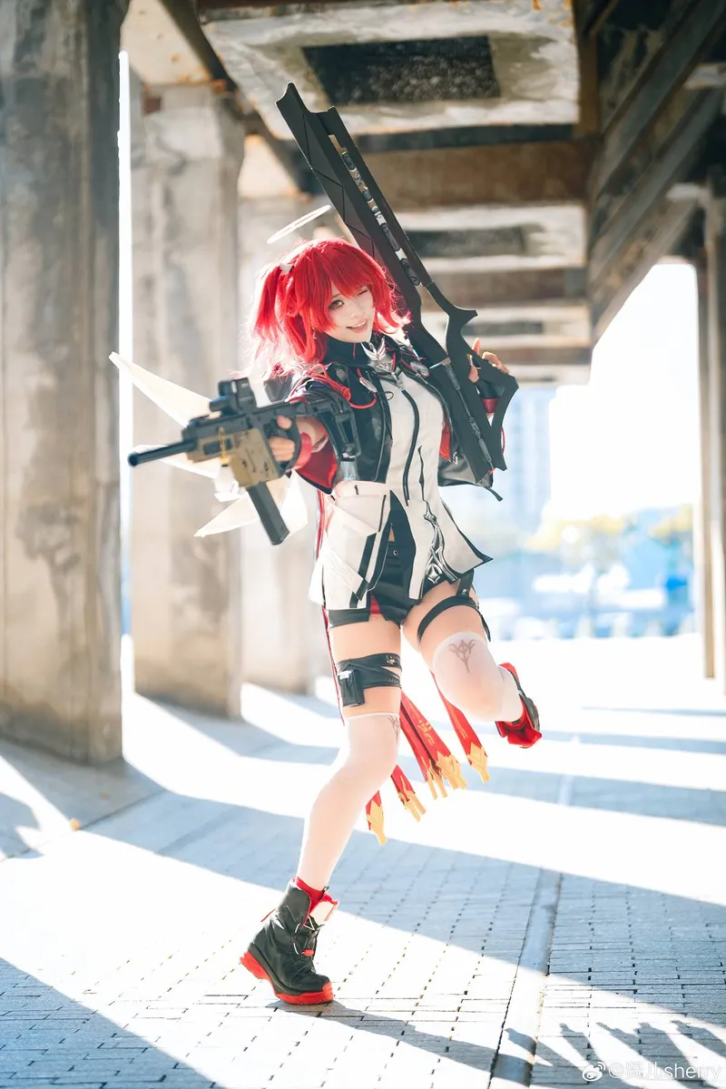 《明日方舟》新约能天使Cosplay展示