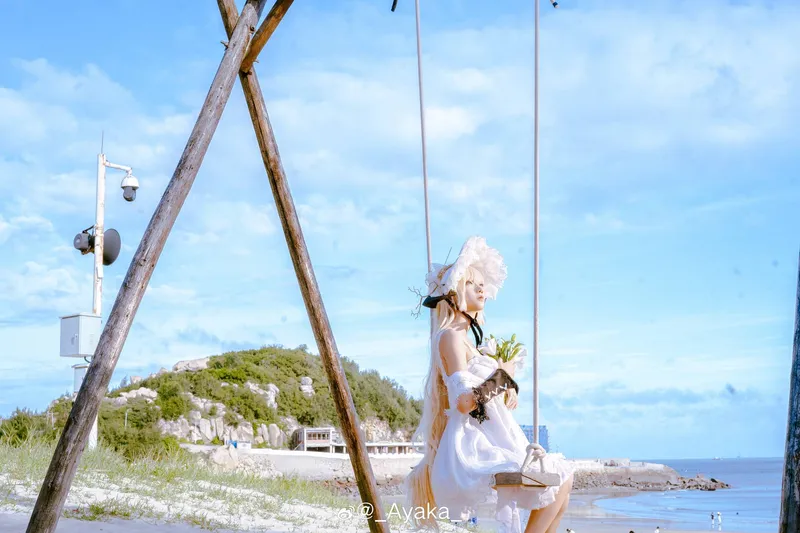 《明日方舟》夜莺Cosplay展示