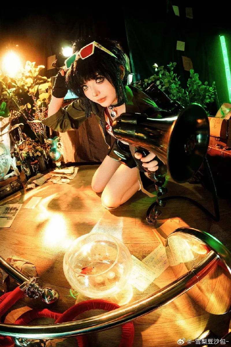 《重返未来1999》泥鯭的士cosplay展示