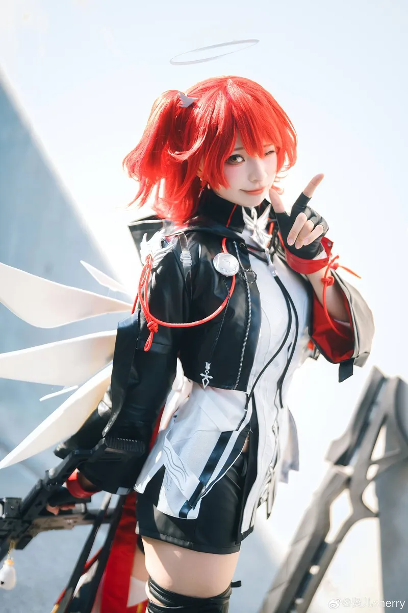 《明日方舟》新约能天使Cosplay展示