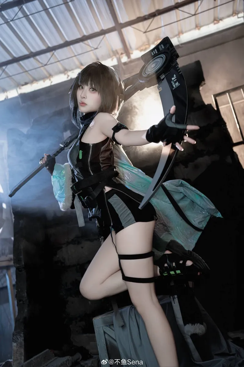 《明日方舟》羽毛笔Cosplay展示-生日特别企划