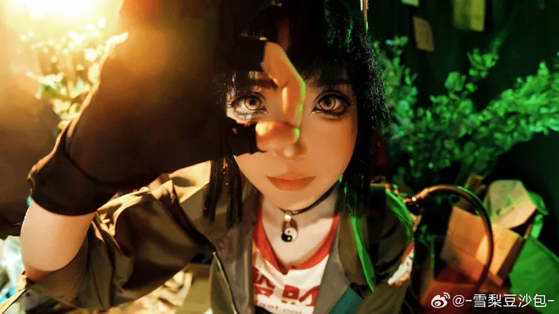 《重返未来1999》泥鯭的士cosplay展示