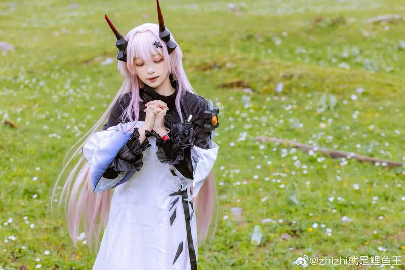 《明日方舟》特蕾西娅cosplay展示