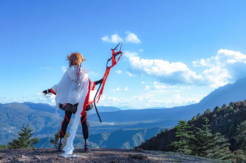 《明日方舟》艾雅法拉cosplay展示