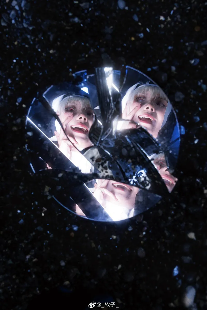 《明日方舟》幽灵鲨海边Cosplay展示