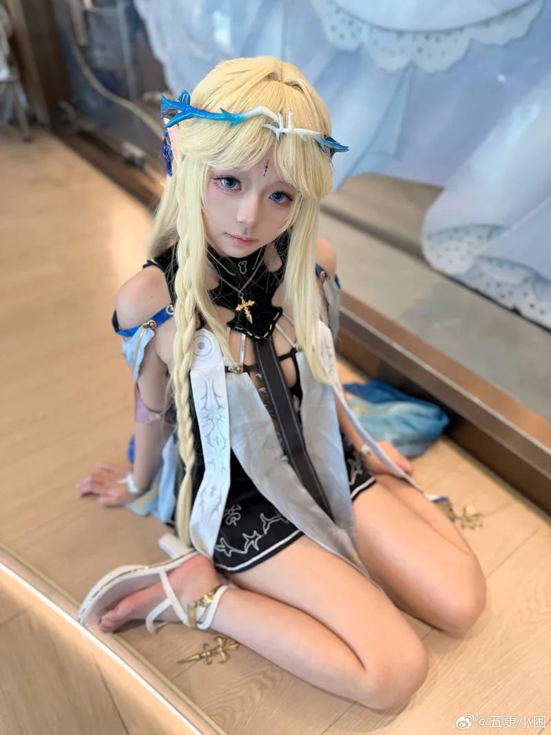 《鸣潮》卡提希娅cosplay展示