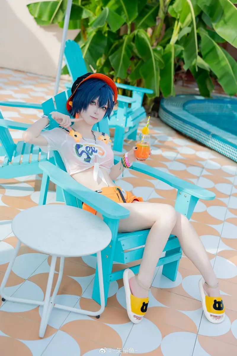 《绝区零》玲Cosplay展示