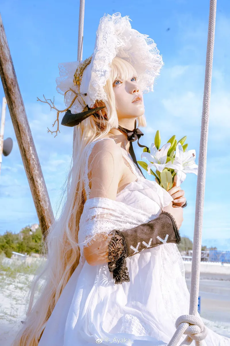 《明日方舟》夜莺Cosplay展示