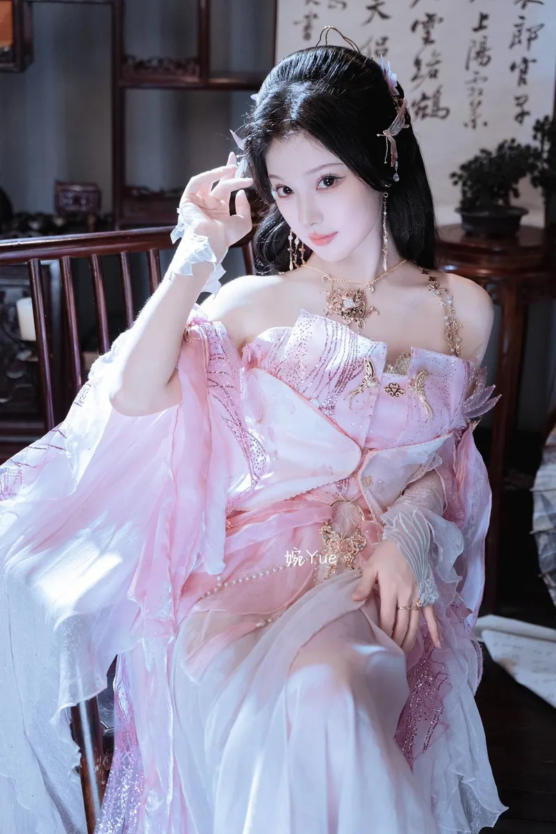 《逆水寒》花非花cosplay展示