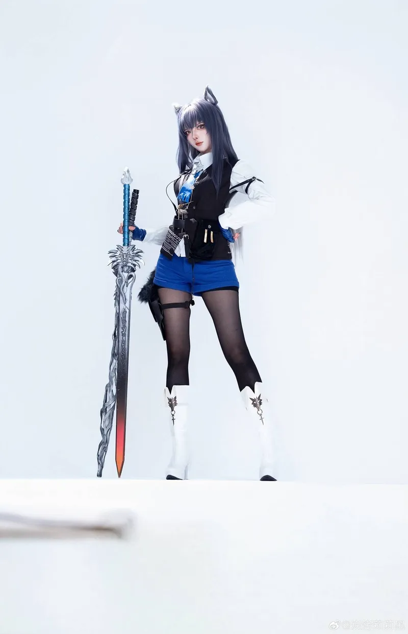 《明日方舟》德克萨斯cosplay展示