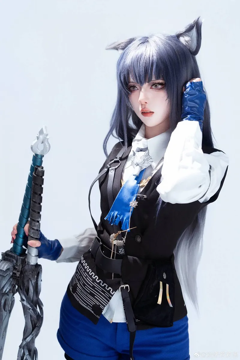 《明日方舟》德克萨斯cosplay展示