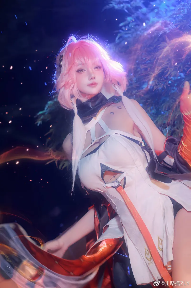 《鸣潮》长离cosplay