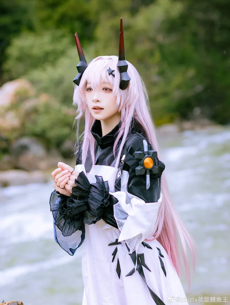 《明日方舟》特蕾西娅cosplay展示