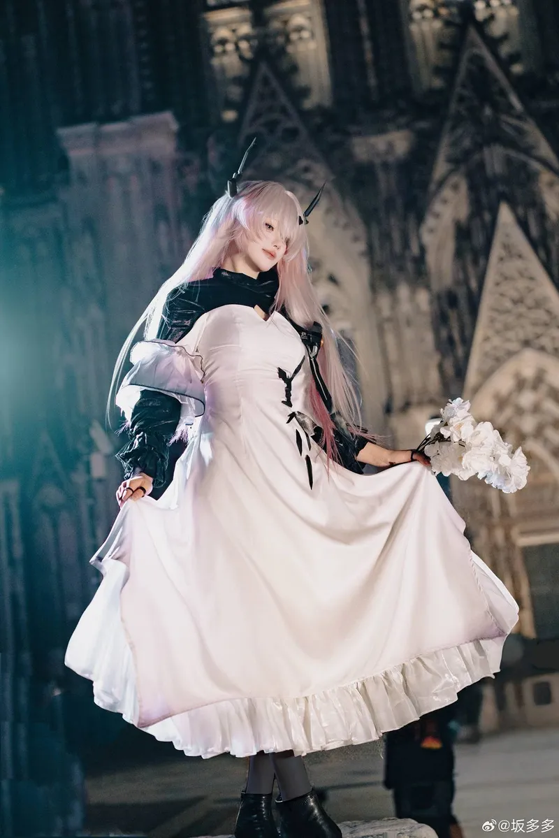 《明日方舟》特蕾西娅cosplay展示