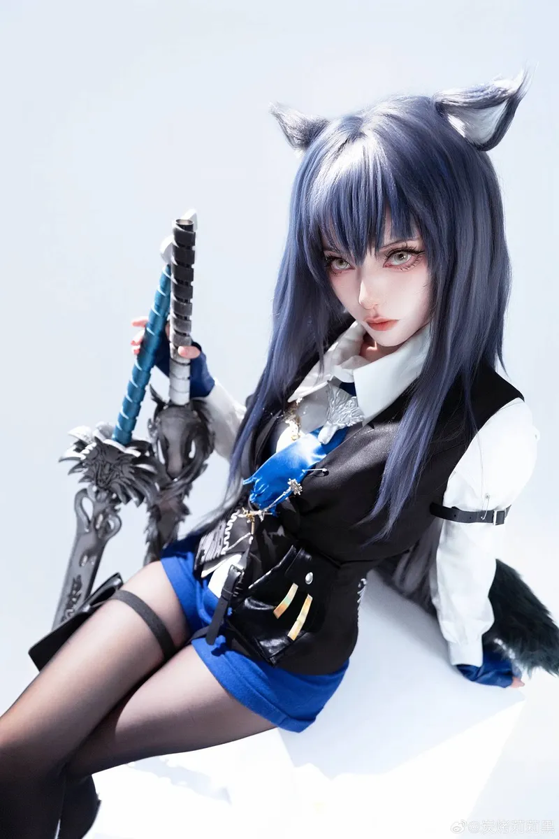 《明日方舟》德克萨斯cosplay展示