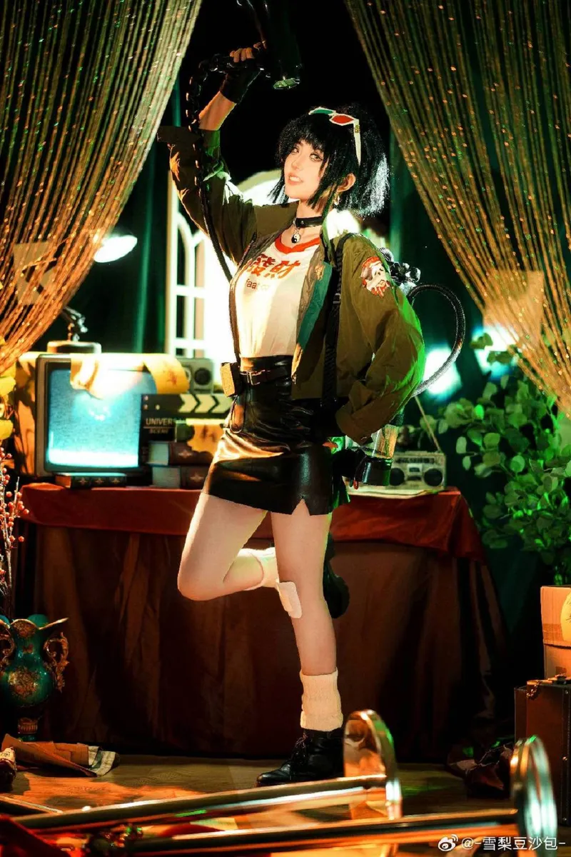 《重返未来1999》泥鯭的士cosplay展示