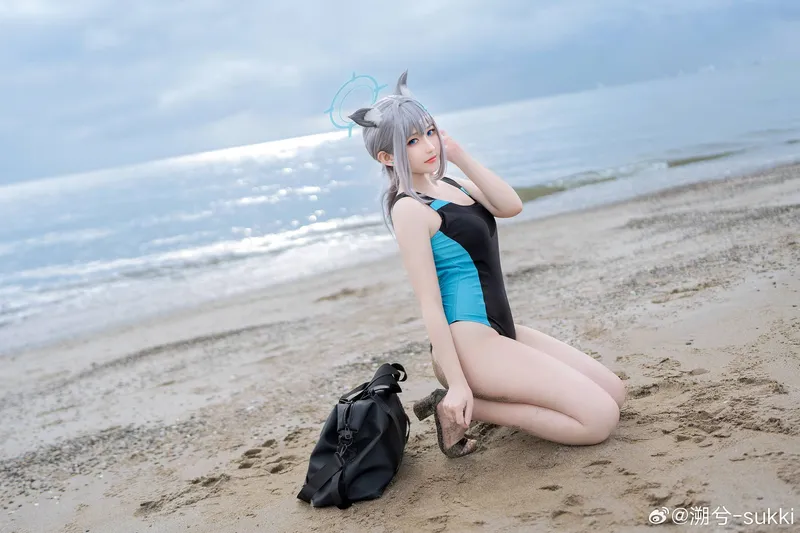 《蔚蓝档案》砂狼白子泳装cosplay展示