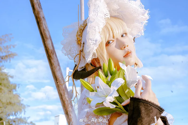 《明日方舟》夜莺Cosplay展示