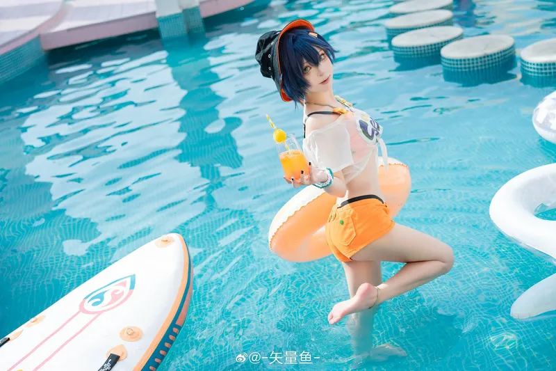 《绝区零》玲Cosplay展示