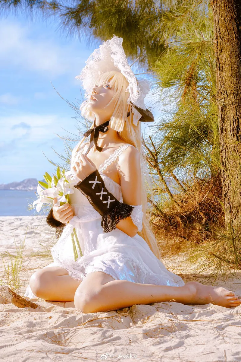 《明日方舟》夜莺Cosplay展示