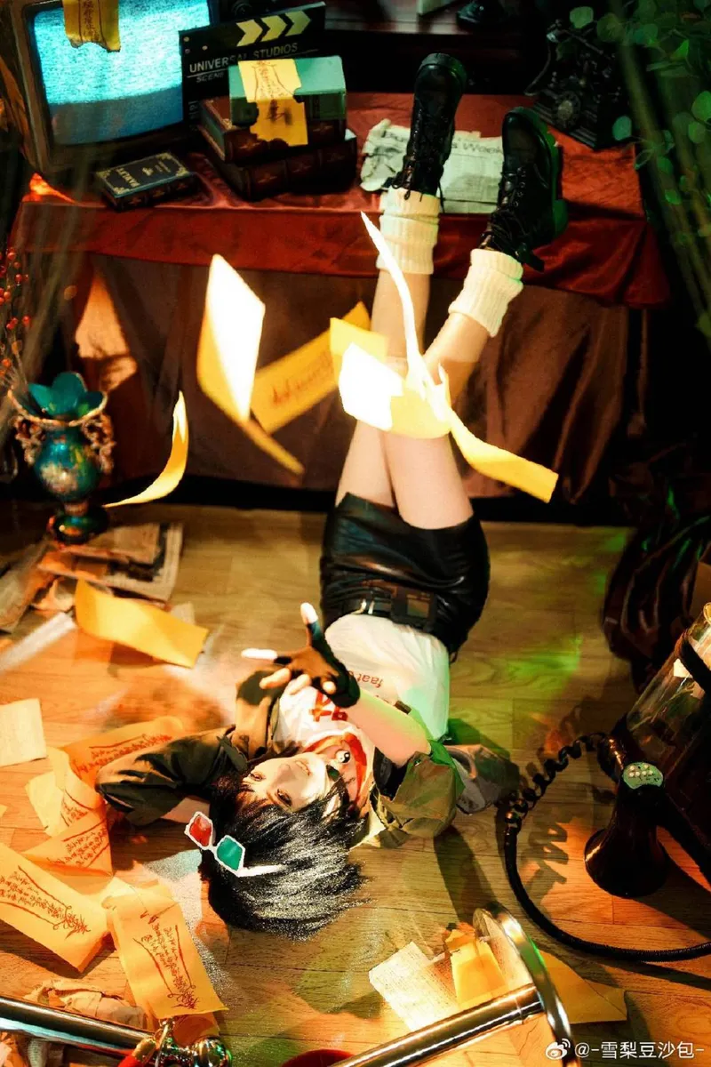 《重返未来1999》泥鯭的士cosplay展示