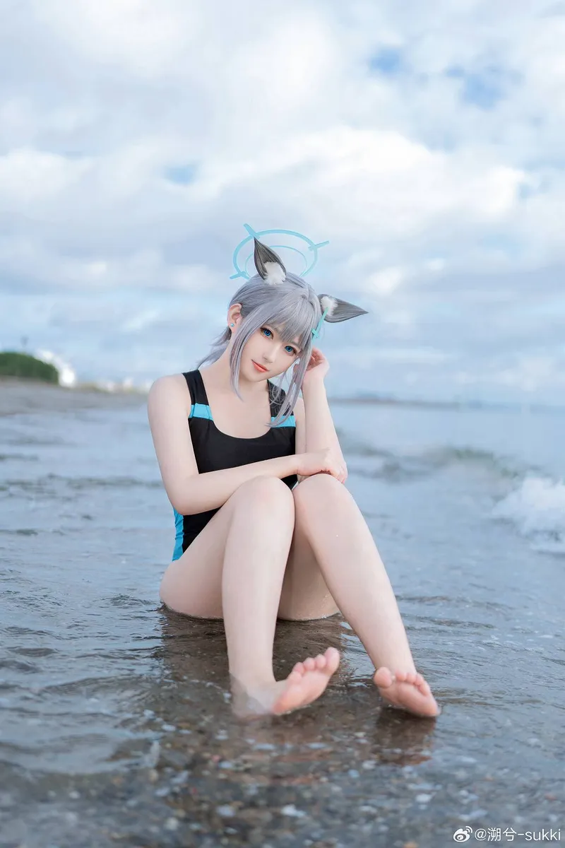 《蔚蓝档案》砂狼白子泳装cosplay展示