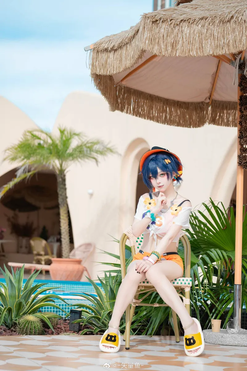 《绝区零》玲Cosplay展示-夏日风情写真