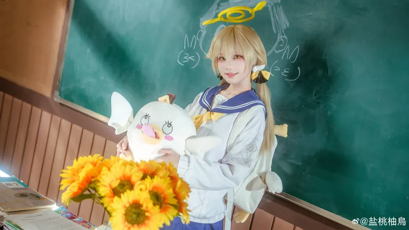 《蔚蓝档案》日富美cosplay