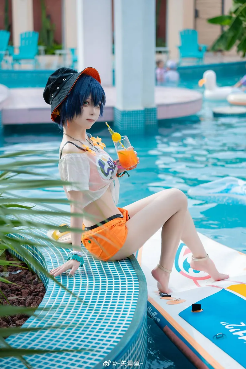 《绝区零》玲Cosplay展示