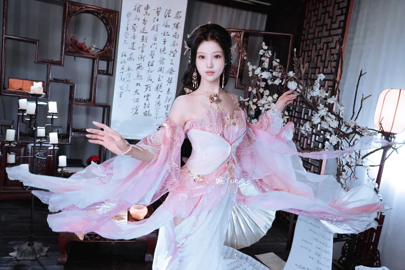《逆水寒》花非花cosplay展示