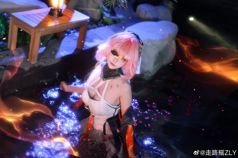 《鸣潮》长离cosplay