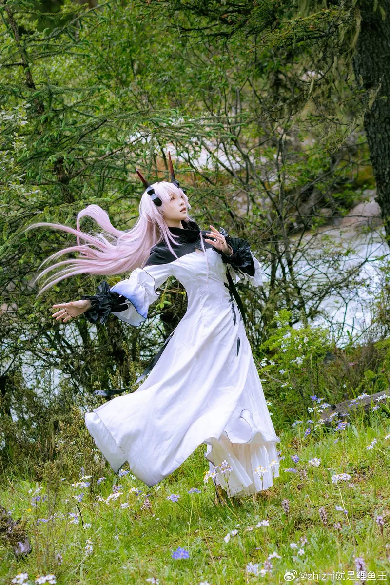 《明日方舟》特蕾西娅cosplay展示