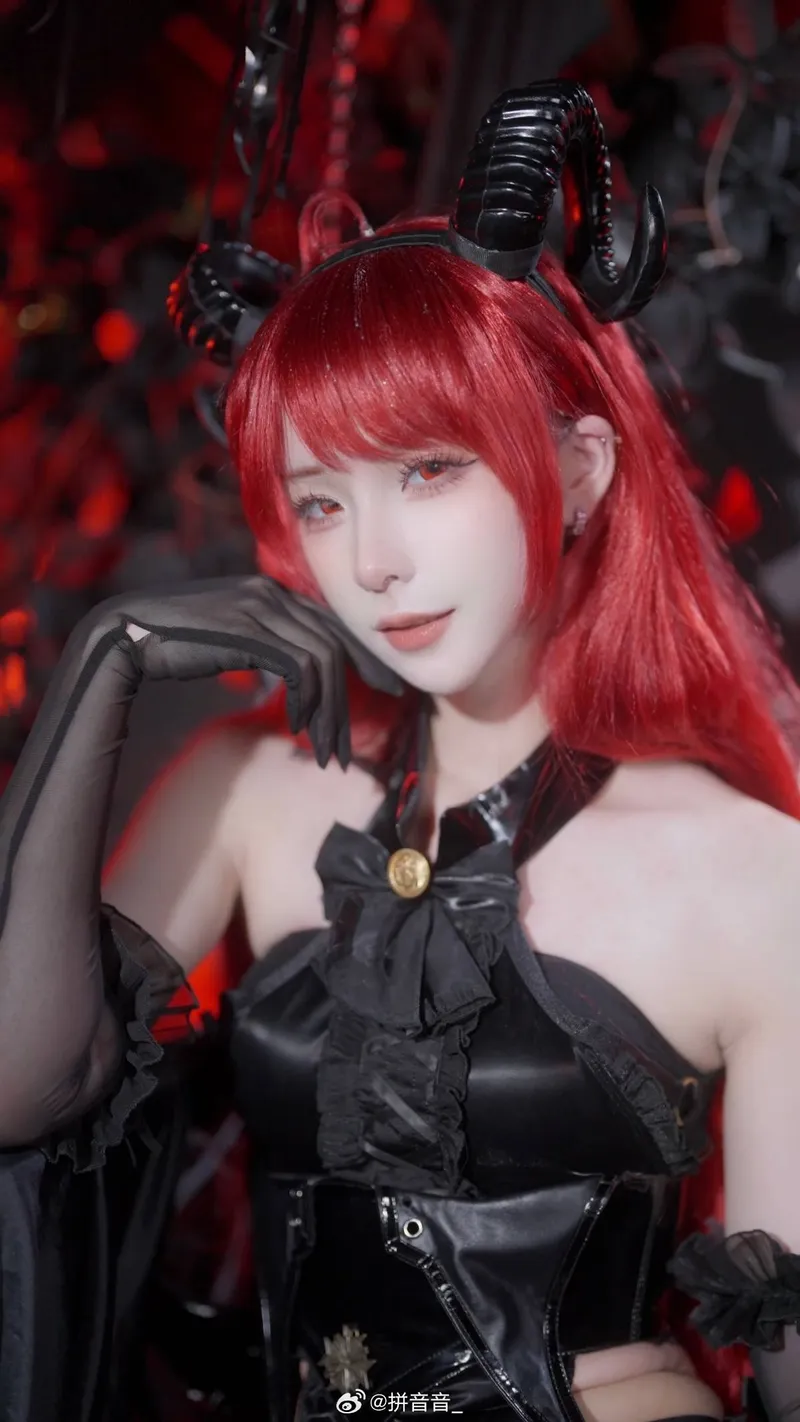 《碧蓝航线》兴登堡cosplay-性感气质与表情管理完美展现
