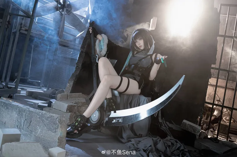 《明日方舟》羽毛笔Cosplay展示