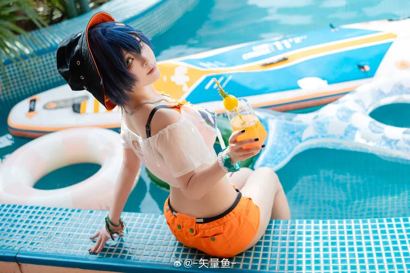 《绝区零》玲Cosplay展示