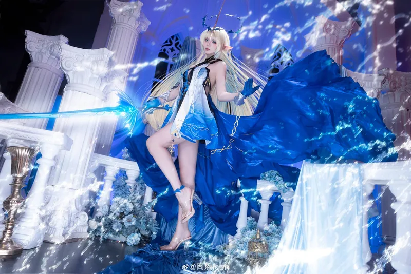 《鸣潮》芙露德莉斯cosplay展示