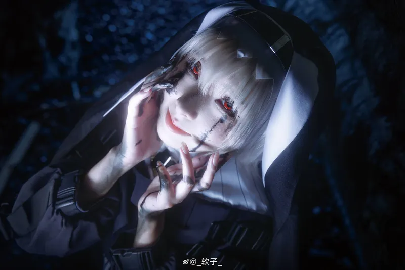 《明日方舟》幽灵鲨海边Cosplay展示