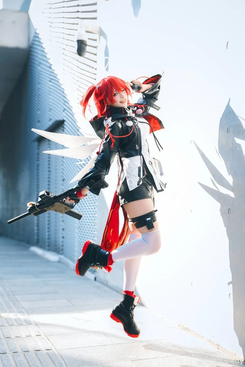 《明日方舟》新约能天使Cosplay展示