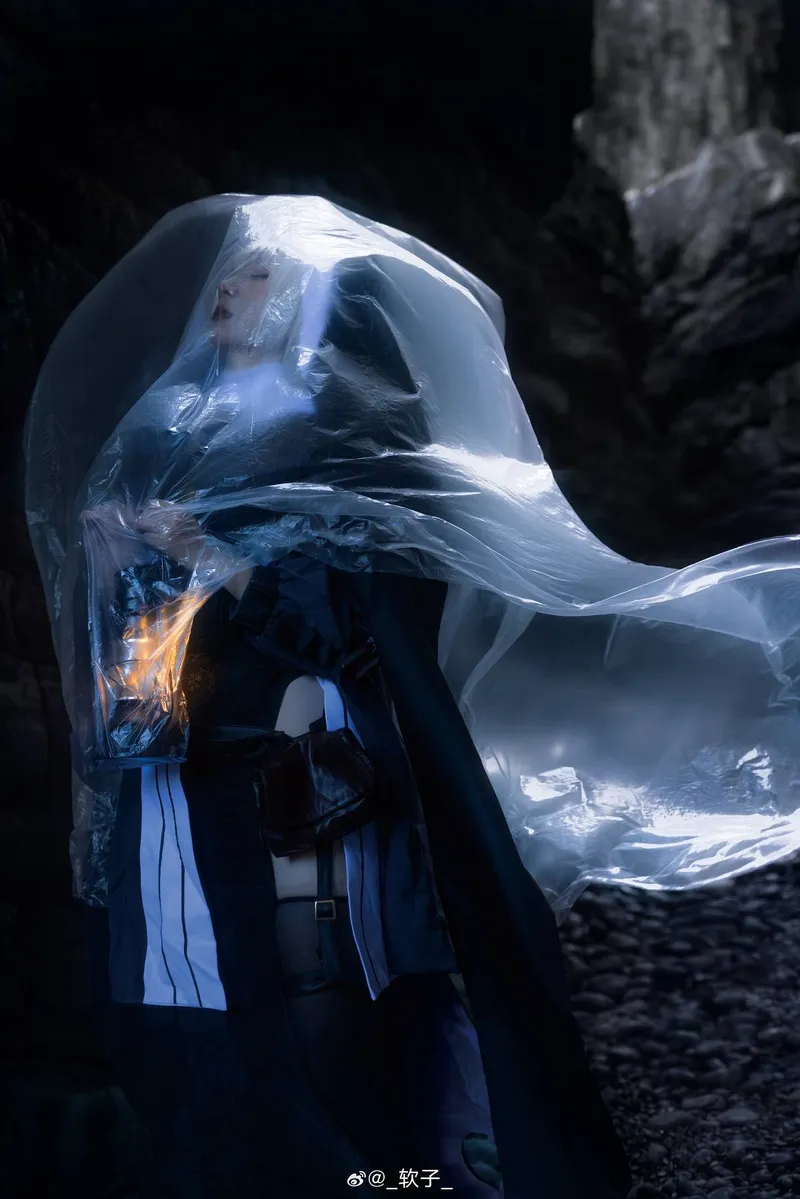 《明日方舟》幽灵鲨海边Cosplay展示